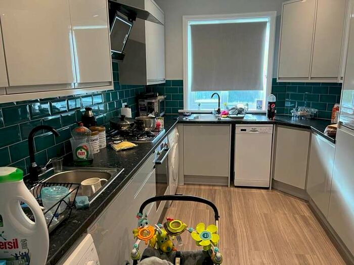 3 Bedroom Flat To Rent In The Grove, London, NW11