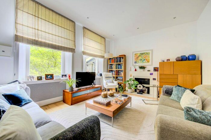 3 Bedroom Flat To Rent In Barkston Gardens, South Kensington, London, SW5