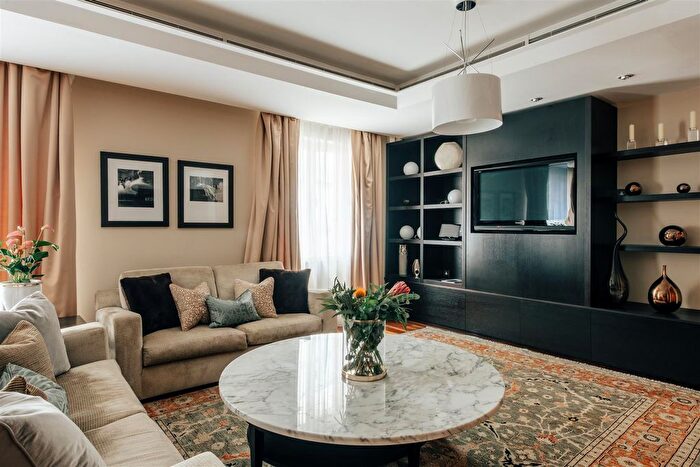 3 Bedroom Flat To Rent In Lancelot Place, Knightsbridge, SW7