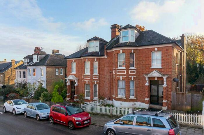 4 Bedroom Apartment To Rent In Alexandra Drive, London, SE19