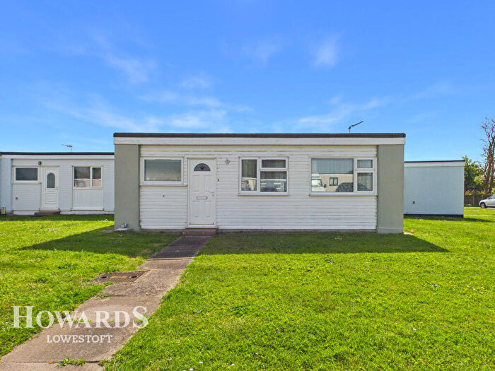 3 Bedroom Chalet For Sale In Seaview Estate Green Lane, Kessingland, NR33