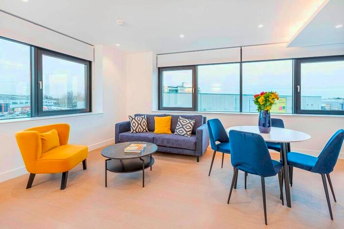 1 Bedroom Flat To Rent In New Horizons Court, London, TW8