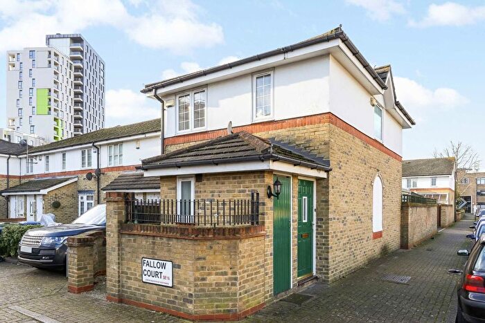 3 Bedroom Semi Detached House To Rent In Fallow Court, London, SE16