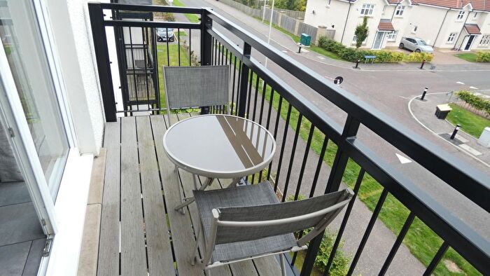 2 Bedroom Flat For Sale In Ferniesyde Court, Falkirk, FK2
