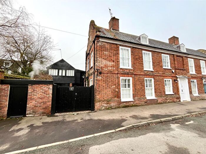 4 Bedroom Semi Detached House For Sale In Bond Street, Hingham, Norwich, NR9