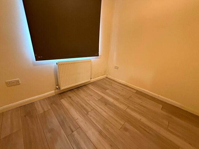 5 Bedroom Semi-Detached House To Rent In Wood Lane, Dagenham, RM8