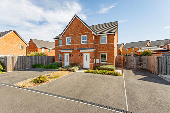 3 Bedroom Semi-Detached House For Sale In Oriel Way, Royston, S71
