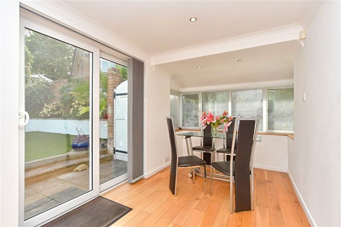 3 Bedroom Detached Bungalow For Sale In Goddings Drive, Rochester, Kent, ME1