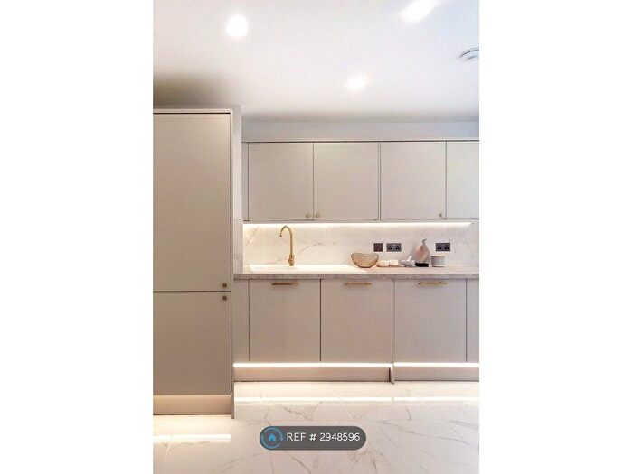 3 Bedroom Flat To Rent In Albert Barnes House, London, SE1
