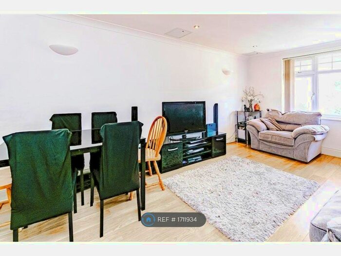 1 Bedroom Flat To Rent In Ashton Court, Caterham, CR3