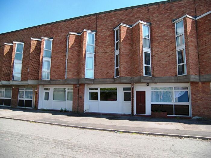 1 Bedroom Flat To Rent In Colleton Drive, Twyford, Reading, Berkshire, RG10