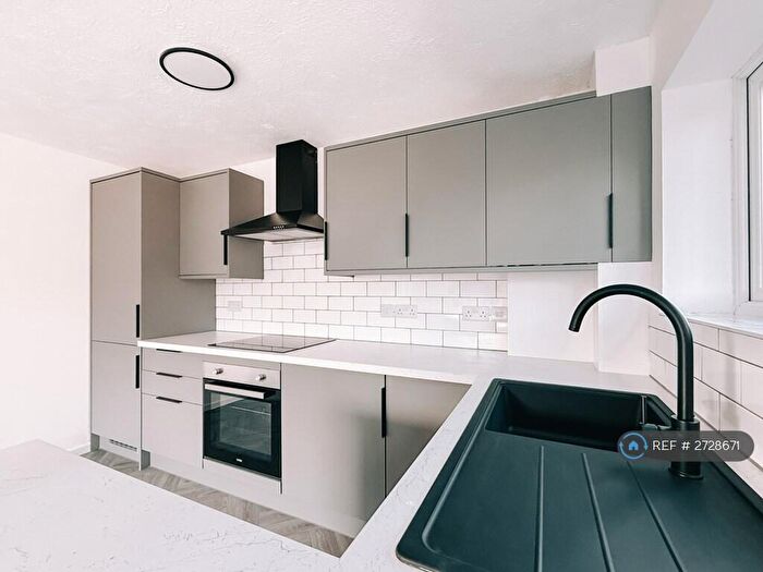 1 Bedroom Flat To Rent In Welham Court, North Mymms, Hatfield, AL9