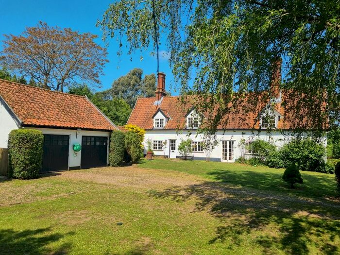 4 Bedroom Detached House For Sale In Moorbridge Lane, Harleston, Stowmarket, IP14