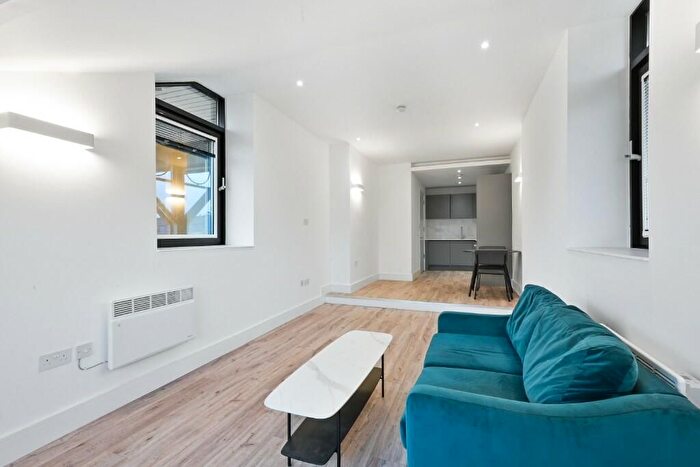 1 Bedroom Flat To Rent In Akron House, New Horizons Court, TW8