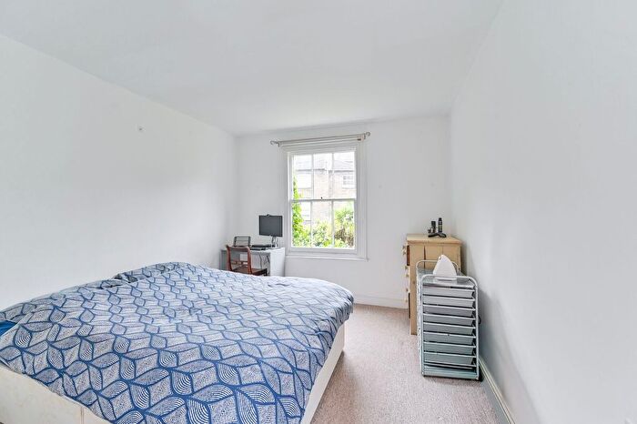2 Bedroom Flat To Rent In Handforth Road, Oval, London, SW9