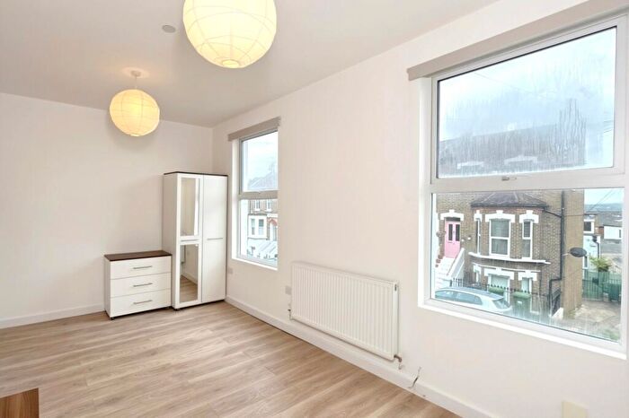 End Of Terrace House To Rent In Fransfield Grove, London, SE26