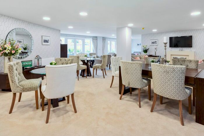 2 Bedroom Flat To Rent In Pinewood Gardens, Southborough, Tunbridge Wells, TN4
