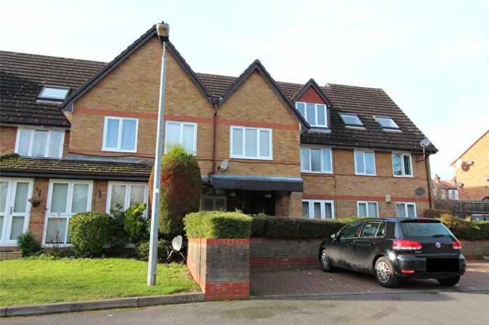 1 Bedroom Apartment To Rent In Botany Close, Barnet, Herts, EN4