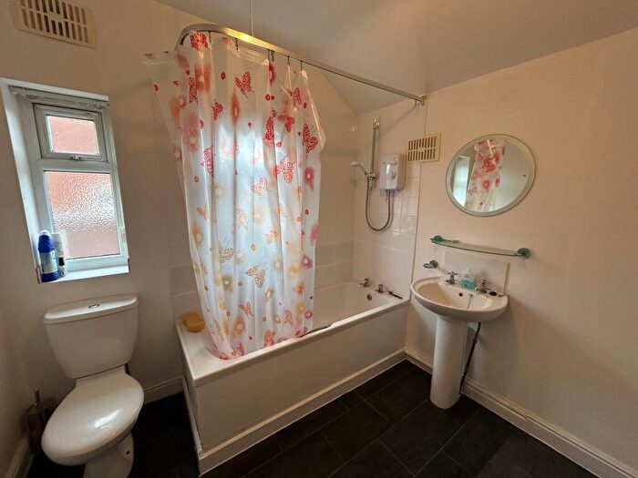 4 Bedroom House To Rent In Massey Road, Sale, M33
