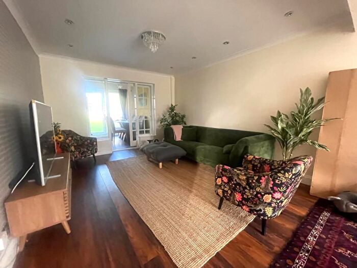 3 Bedroom Semi-Detached House To Rent In Slough, Berkshire, SL3