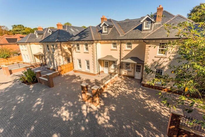 5 Bedroom Semi-Detached House To Rent In St. Judes Road, Englefield Green, Egham TW20