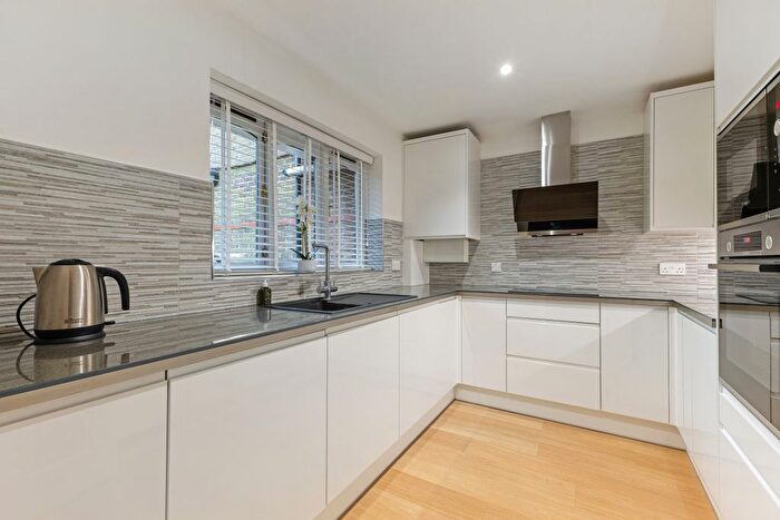 2 Bedroom Flat For Sale In Sheet Street, Windsor, SL4