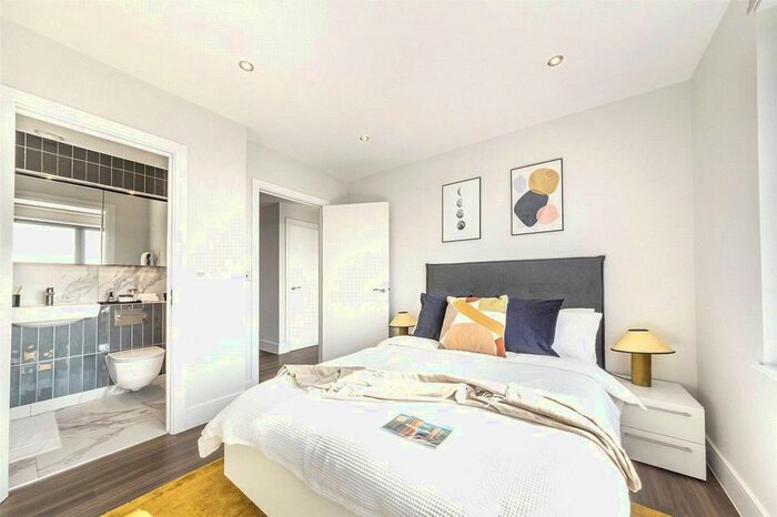 2 Bedroom Flat To Rent In Uncle Southall, Merrick Road, Southall, UB2