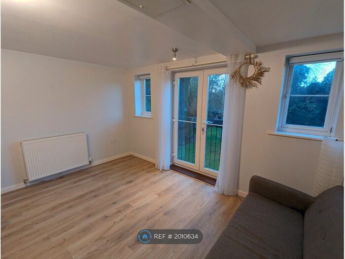 2 Bedroom Flat To Rent In Oak Tree Court, Southampton, SO16