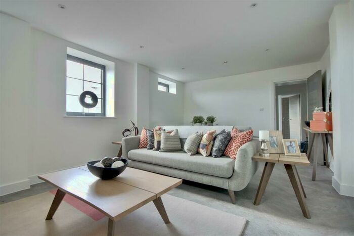 2 Bedroom Duplex To Rent In Radial House, Governors Walk, PO3