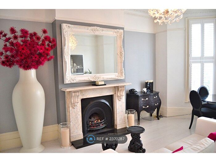 2 Bedroom Flat To Rent In Queens Road, London, SE14