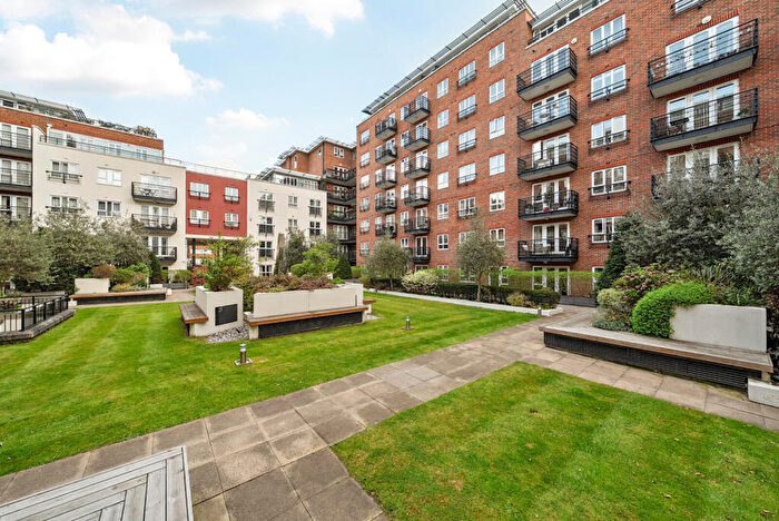 2 Bedroom Flat For Sale In Royal Quarter, Seven Kings Way, Kingston Upon Thames, KT2
