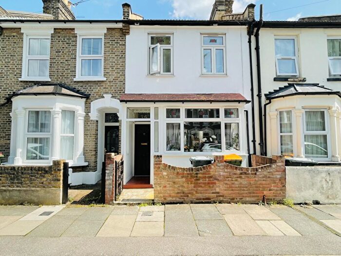 5 Bedroom House To Rent In Harcourt Road Stratford, E15