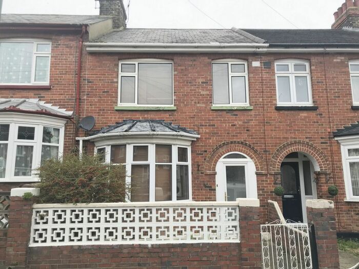 3 Bedroom Terraced House For Sale In Third Avenue, Gillingham, ME7