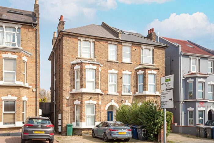2 Bedroom Flat For Sale In Claremont Road, Cricklewood, London, NW2