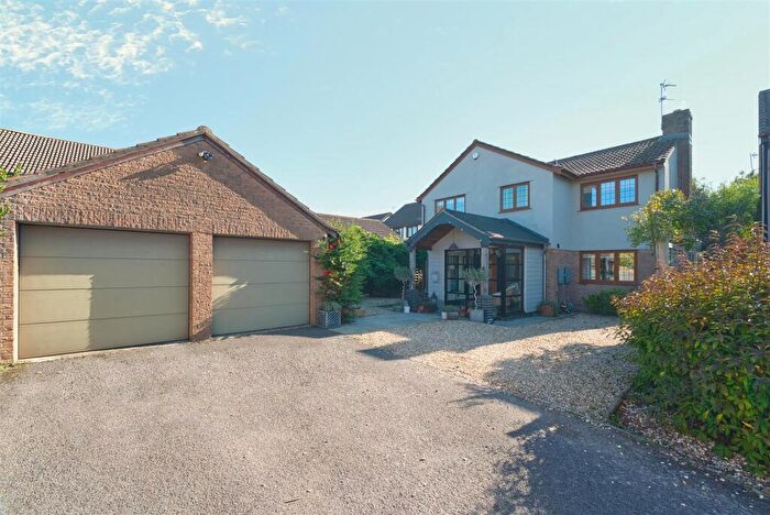 4 Bedroom Detached House For Sale In Oakhill Close, Nailsea, BS48