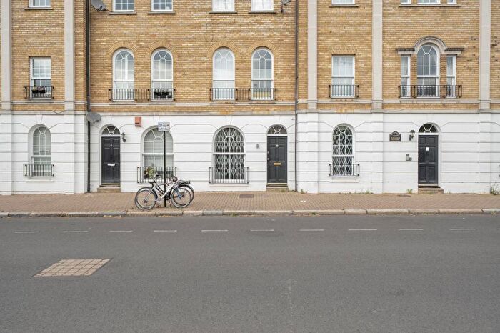 1 Bedroom Flat For Sale In Rotherhithe Street, London, SE16