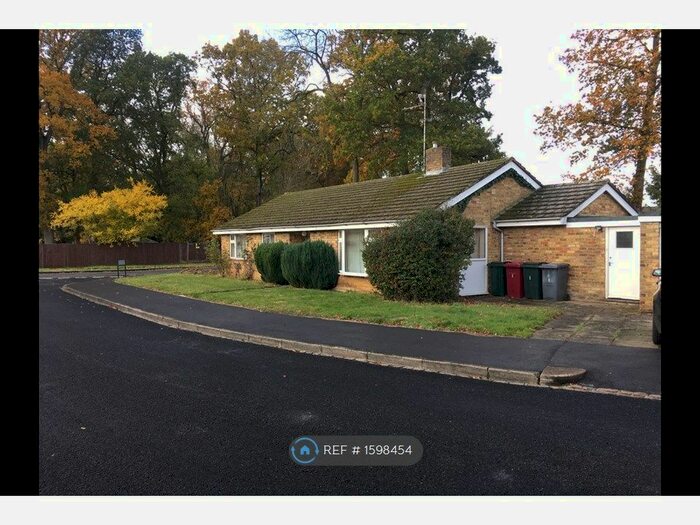 3 Bedroom Bungalow To Rent In Autumn Close, Emmer Green, Reading, RG4