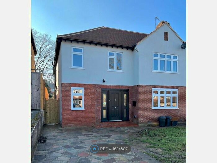 4 Bedroom Semi-Detached House To Rent In Pickhurst Park, Bromley, BR2