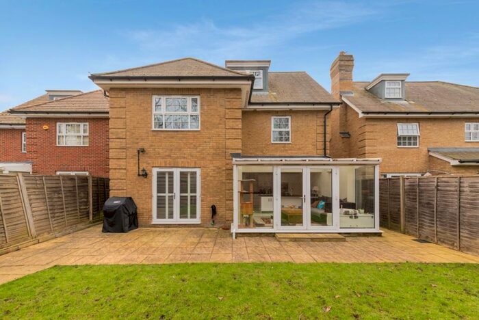 5 Bedroom House To Rent In Century Way Beckenham, BR3