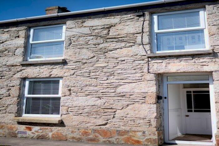 3 Bedroom Property To Rent In Regent Terrace, Penzance, TR19