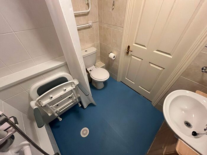 1 Bedroom Flat To Rent In Prices Lane, Reigate, RH2