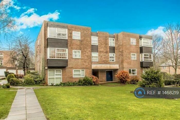 2 Bedroom Flat To Rent In Roundhay, Leeds, LS8