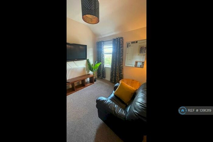 1 Bedroom Flat To Rent In Belfast, Belfast, BT4