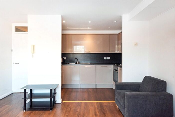 1 Bedroom Flat To Rent In Arlidge House, Kirby Street, London, EC1N