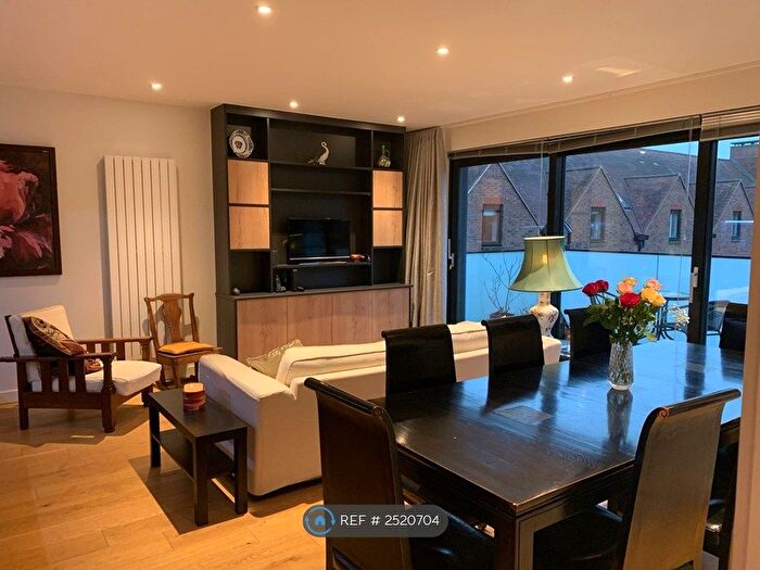 2 Bedroom Flat To Rent In Sandridge House, Harpenden, AL5