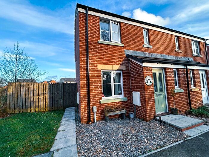 3 Bedroom Semi-Detached House For Sale In Maes Elen, Carmarthen, SA31