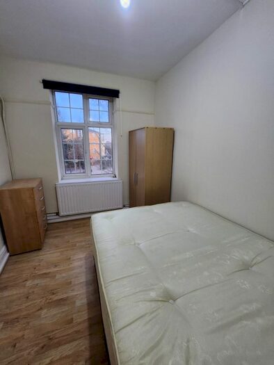 4 Bedroom Flat To Rent In Wick Road, London, E9