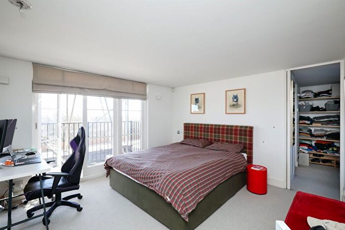 3 Bedroom Flat For Sale In Airlie Gardens, Kensington, W8
