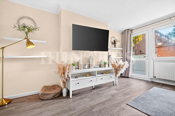 2 Bedroom Flat For Sale In Broad Lane, London, N15