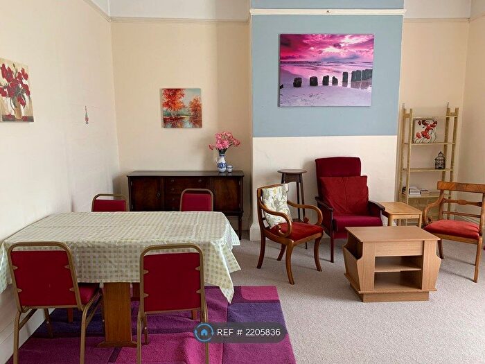 2 Bedroom Flat To Rent In Eastgate, Taunton, TA1